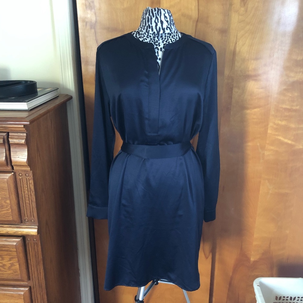 Banana Republic Navy Midi dress with tie waist EUC
